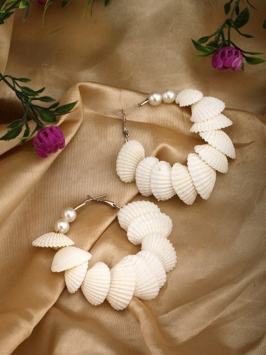 19406693-e0e6-421a-9bfb-44e4ca6f73ac1697041847911gaurapakhiWhiteCircularHoopEarrings1